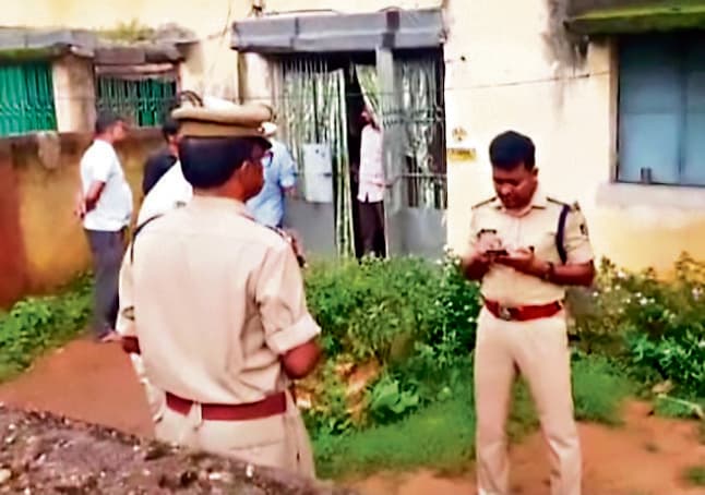 Jharsuguda News: अपराधियों ने गणेश पूजा कमेटी के सदस्य के घर पर की छह राउंड फायरिंग