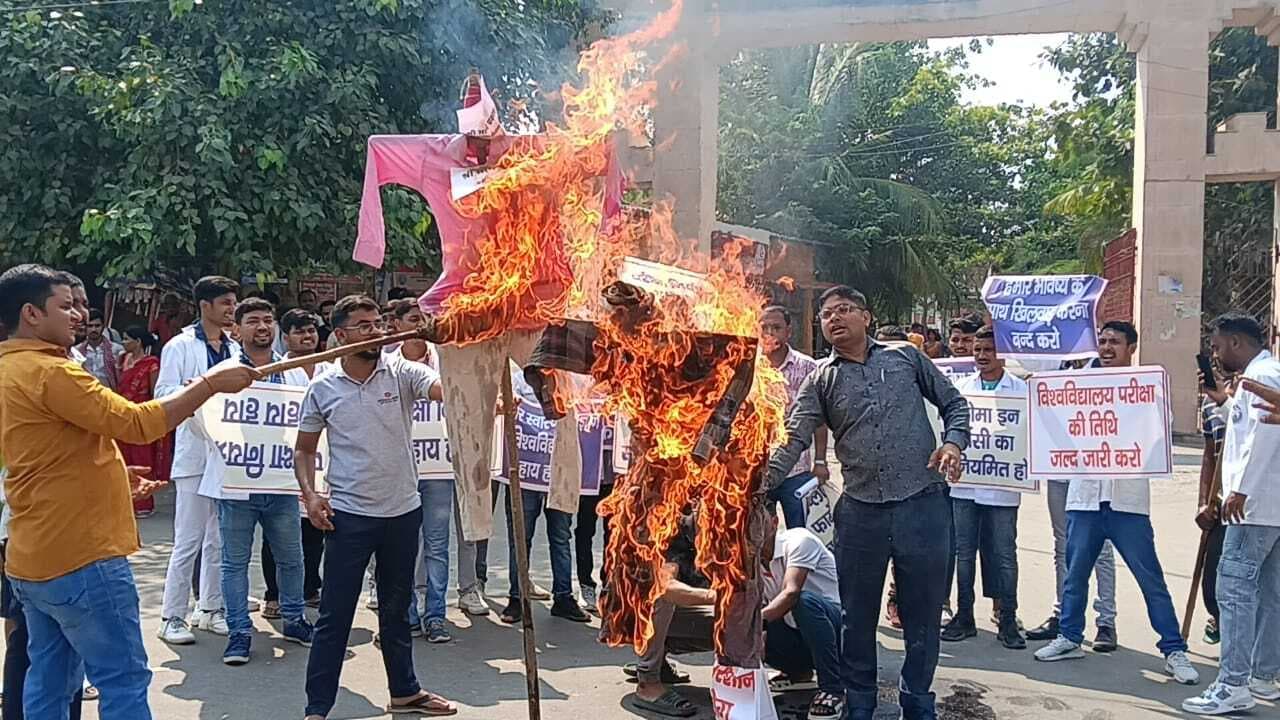 डिप्लोमा इन फार्मेसी के विद्यार्थियों का मार्च