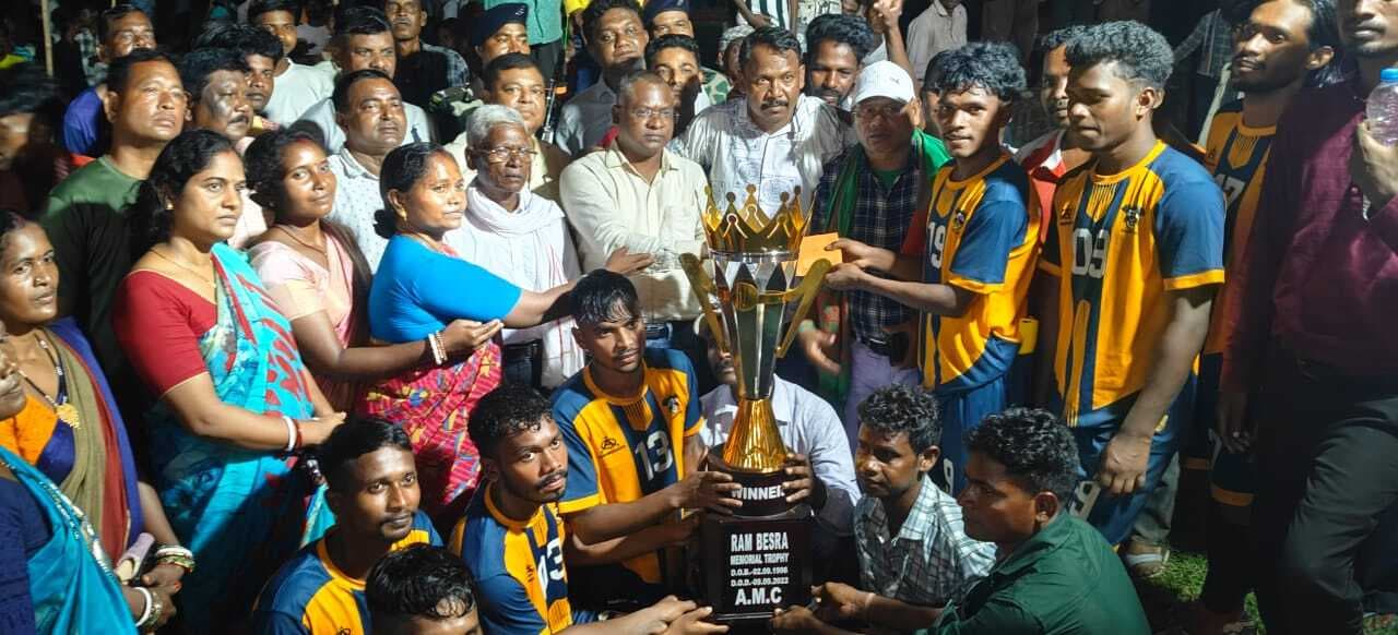 East Singhbhum News : एवरग्रीन एफसी को हरा एनएससी राजपहाड़ी टीम बनी चैंपियन