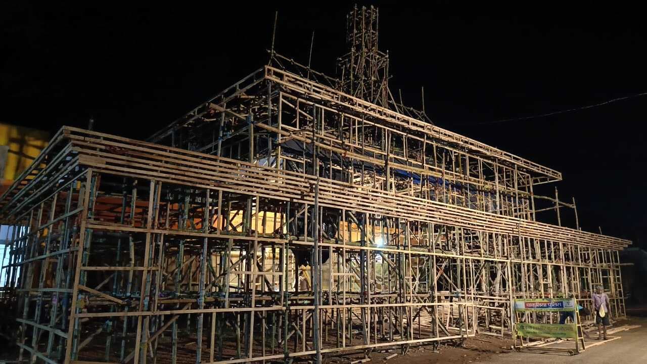 East Singhbhum News : कंबोडिया के बुद्ध मंदिर की तर्ज पर बन रहा पंडाल