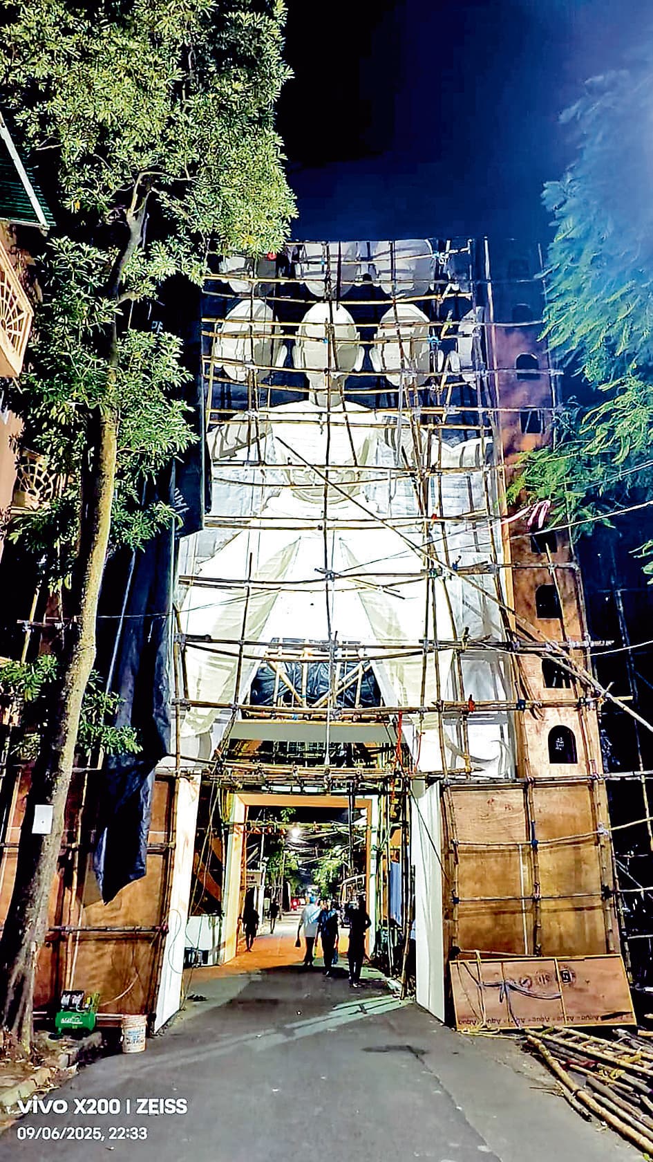 ‘अकाल बोधन’ थीम पर सज रहा सिंघी पार्क पूजा पंडाल