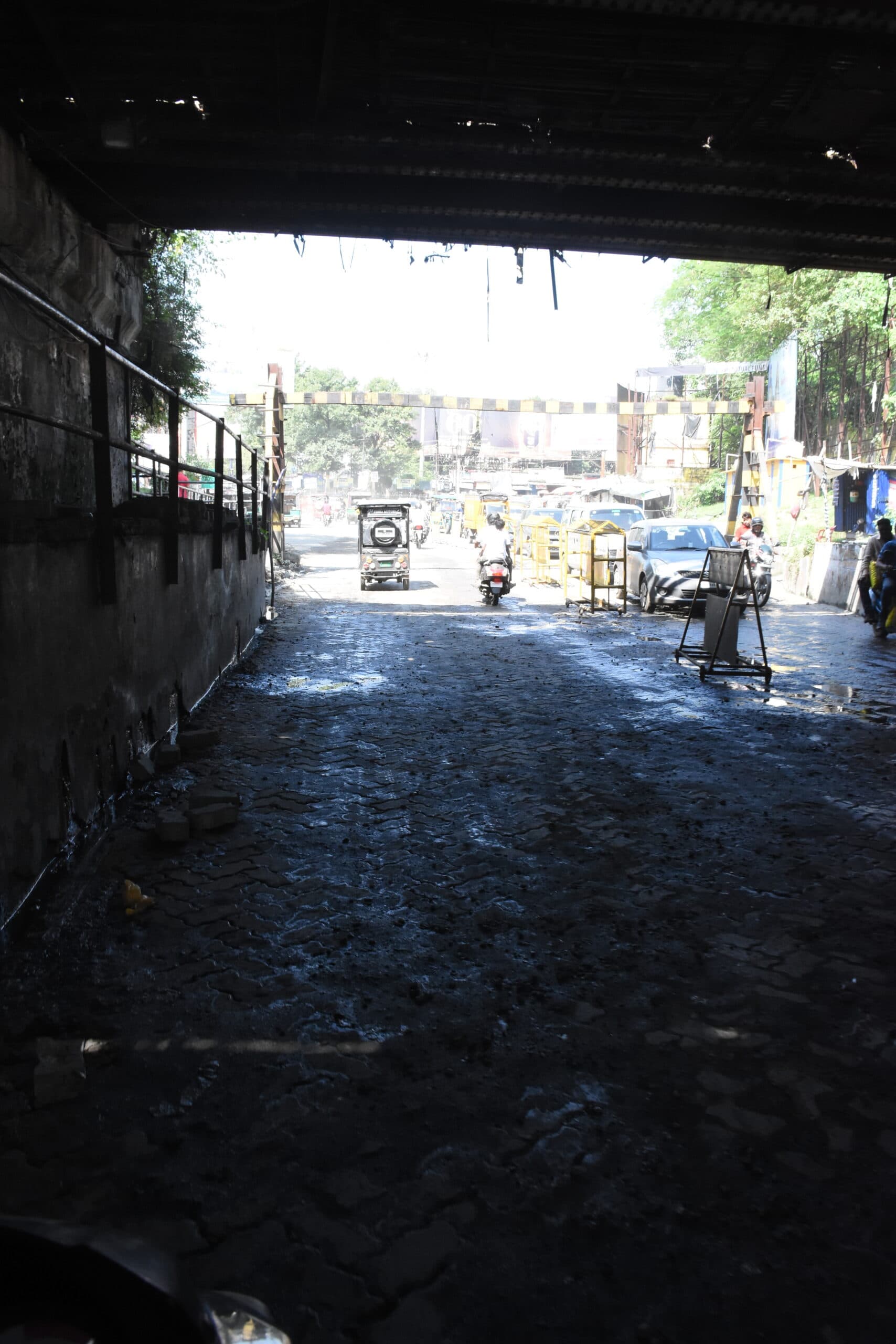 Dhanbad News : गया पुल अंडरपास में बिछे पेवर ब्लॉक, बढ़ी वाहनों की रफ्तार