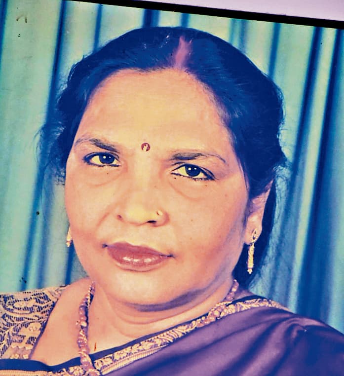 Dhanbad News : सरायढेला में चिकित्सक की पत्नी ने फांसी लगाकर दी जान