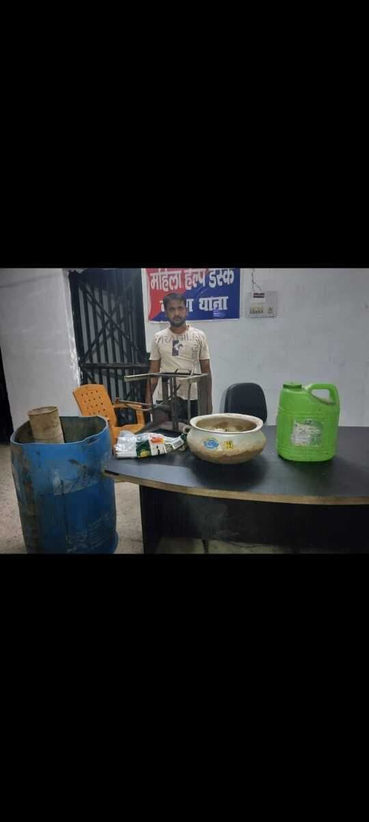 10 लीटर महुआ शराब जब्त, धंधेबाज गिरफ्तार