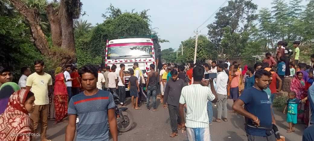 हाइवा ने पांच वर्षीय बच्ची को कुचला, मौके पर मौत, आक्रोश में पांच घंटे सड़क जाम