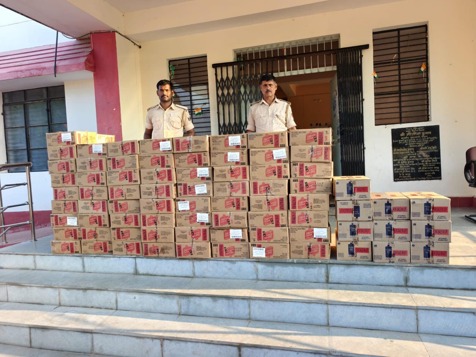 ट्रैक्टर पर लोड 1209 लीटर विदेशी शराब बरामद