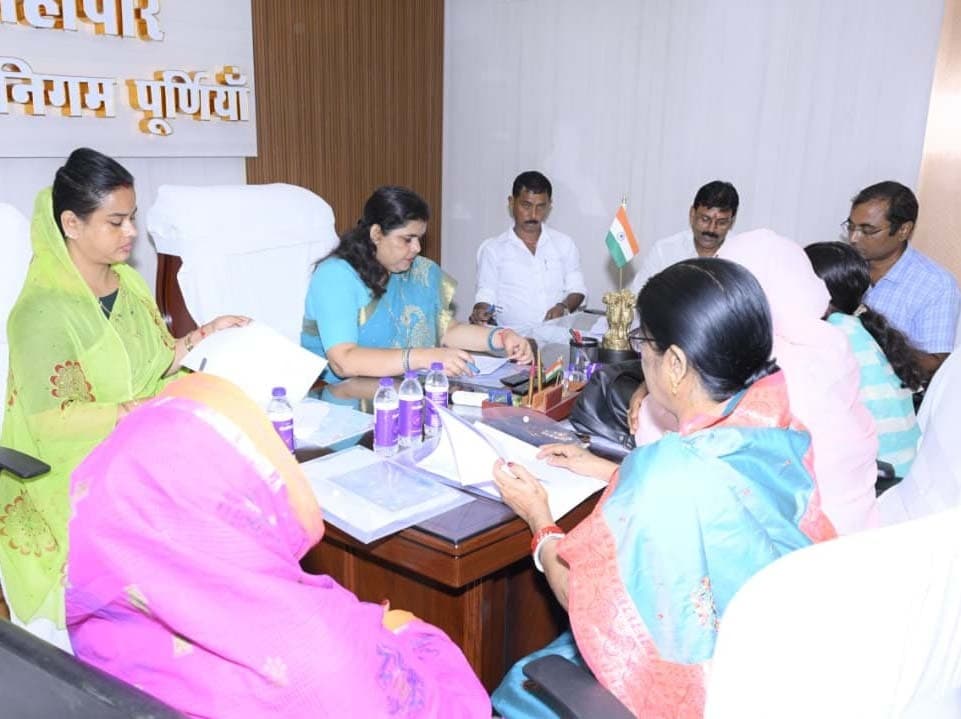 महापौर ने दुर्गा पूजा पंडालों में 24 घंटे साफ-सफाई पर दिया जोर