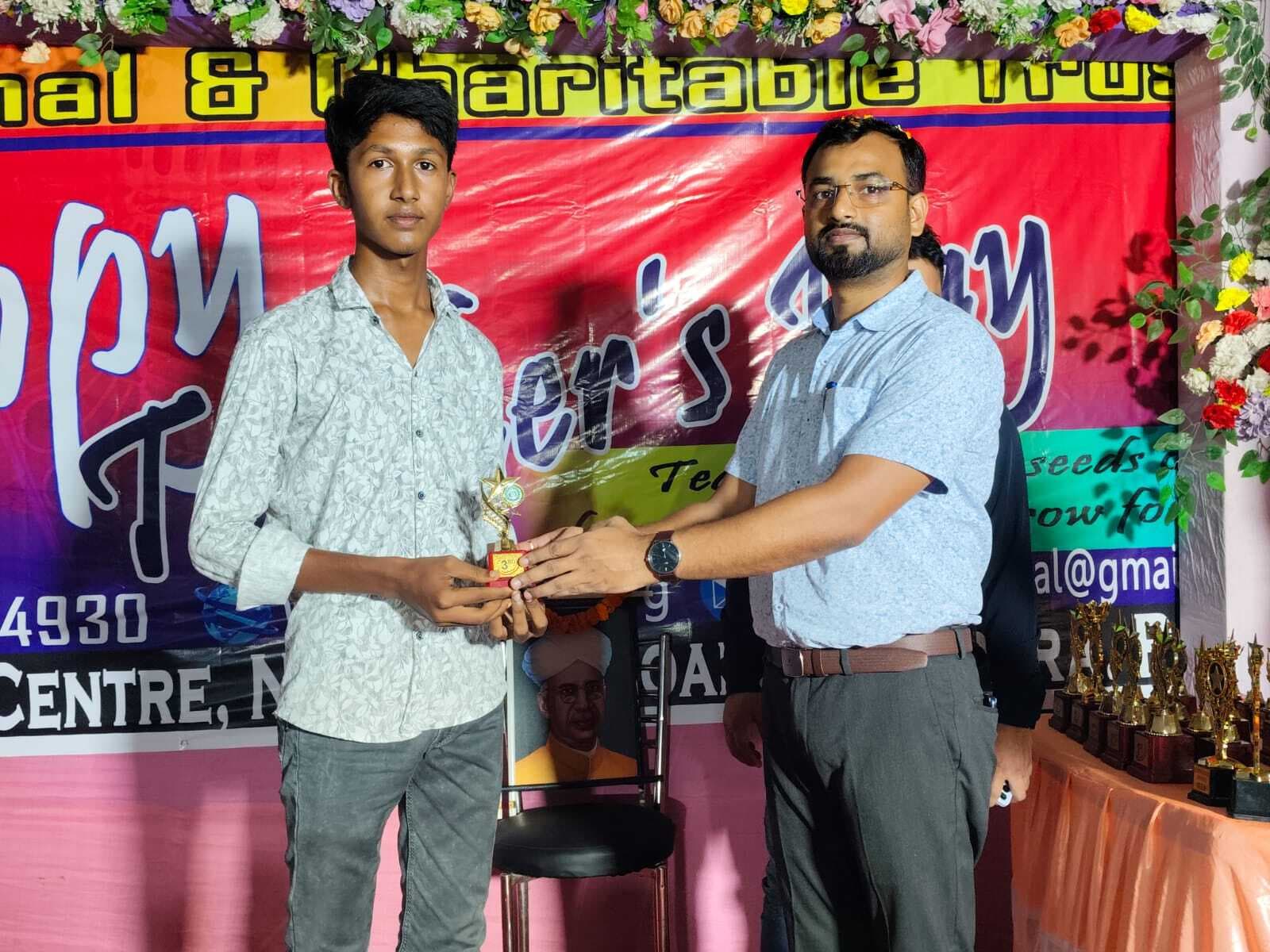 गुरू के ऋण को कभी चुकाया नहीं जा सकता है: डीएसइ