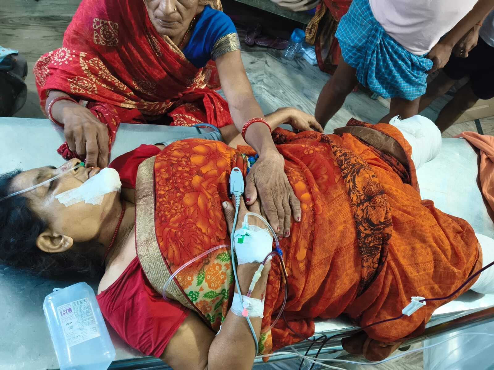 सिकंदरा-जमुई मार्ग पर दर्दनाक हादसा, ट्रक की चपेट में आने से महिला के दोनों पैर कटे