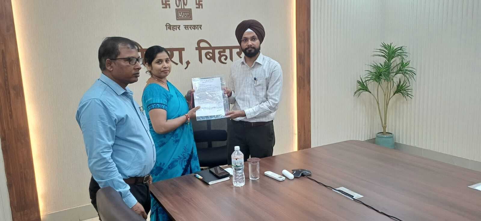 30 लिपिक व छह परिचारी को डीएम ने दिया नियुक्ति पत्र