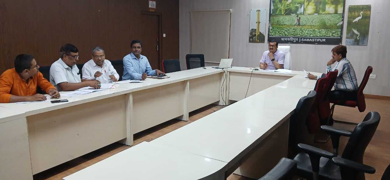 Samastipur News:राजस्व वसूली में पिछड़े विभागों को मिला विशेष प्रयास का निर्देश