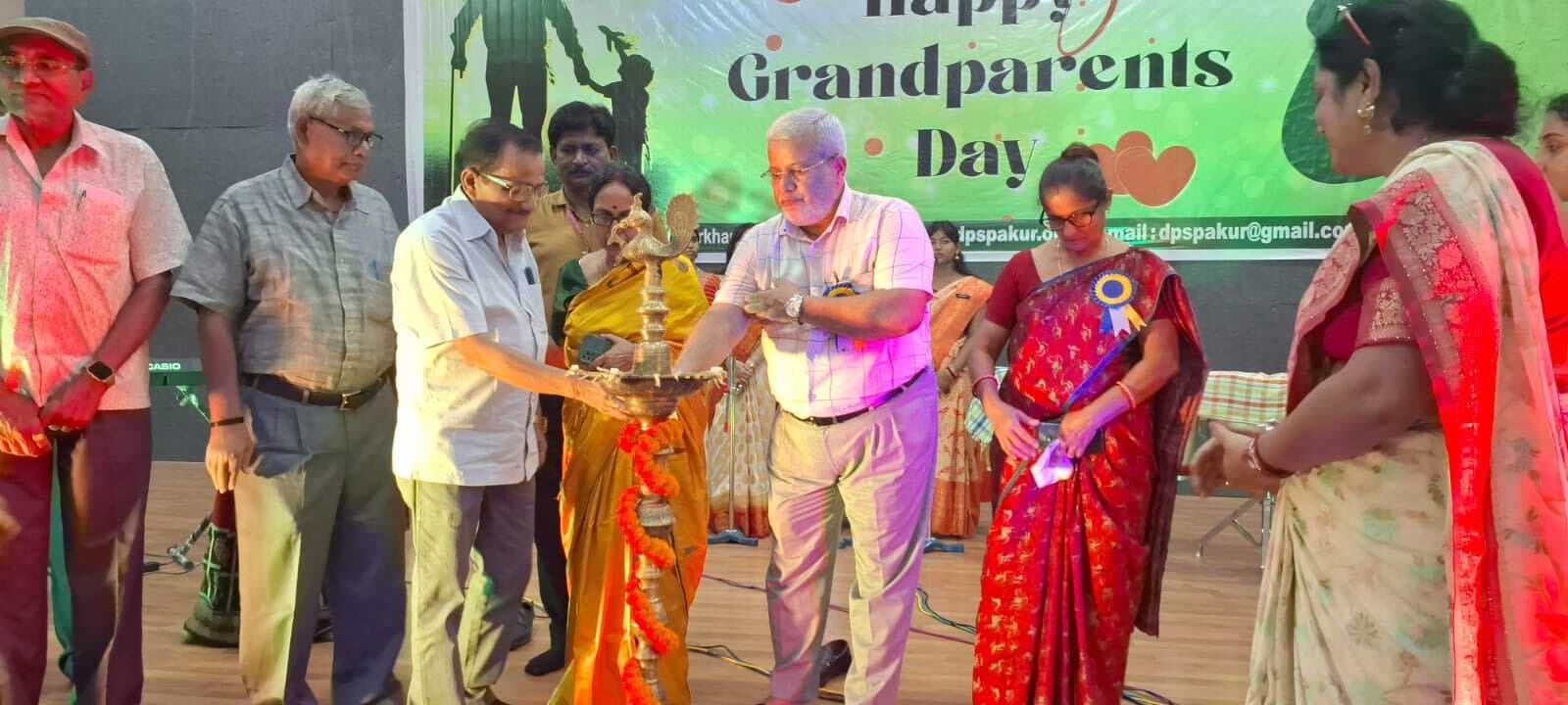 बच्चों के संस्कार की नींव होते हैं बुजुर्ग: प्राचार्य