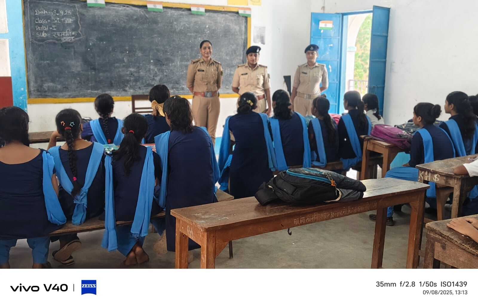 महिला सुरक्षा को लेकर छात्रों के साथ किया जनसंवाद