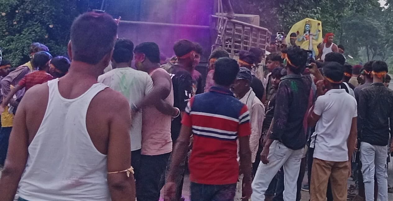 विश्वास टोला श्रीनगर में आनंद पूजा के समापन पर हुआ मूर्ति विसर्जन