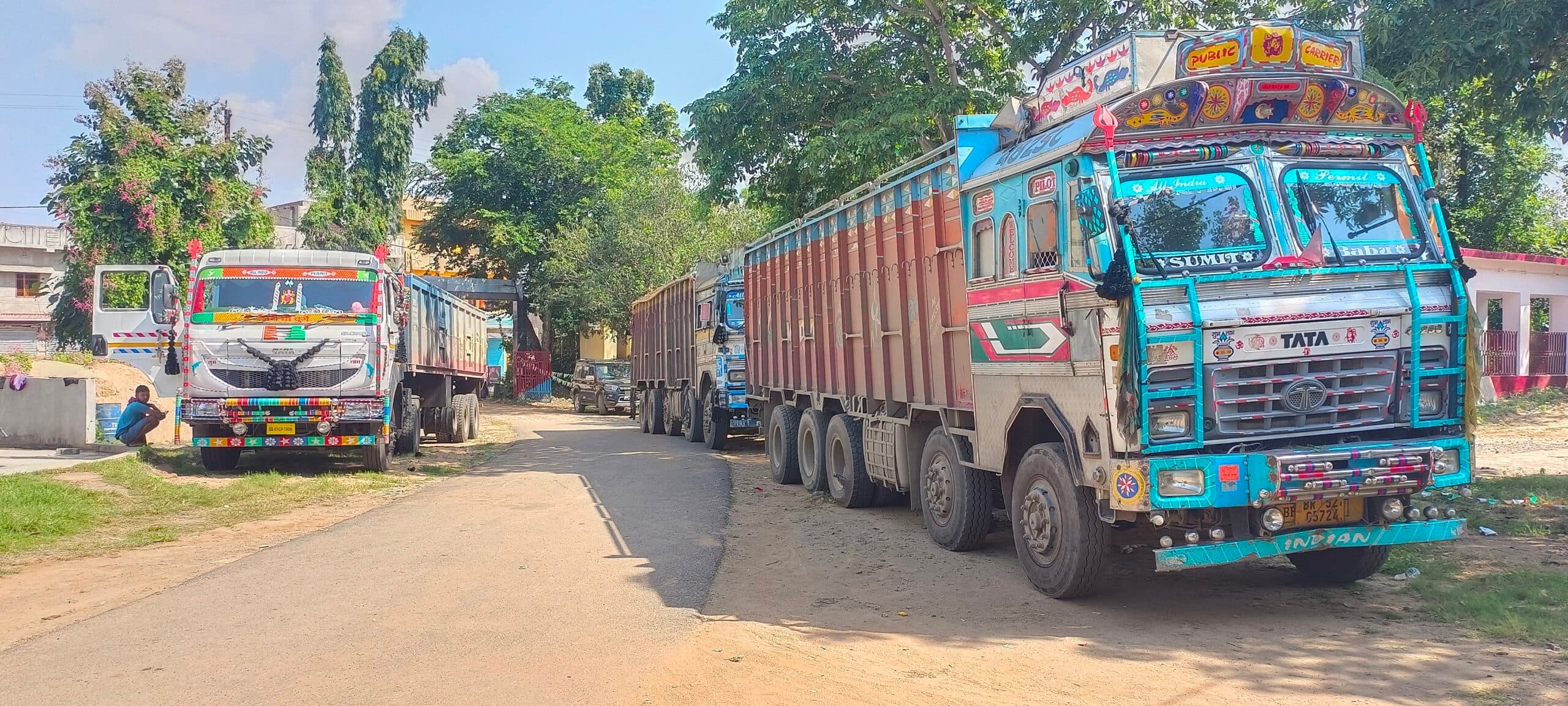 Deoghar news : खनन विभाग ने चलाया जांच अभियान, छह ट्रक व हाइवा पकड़ा