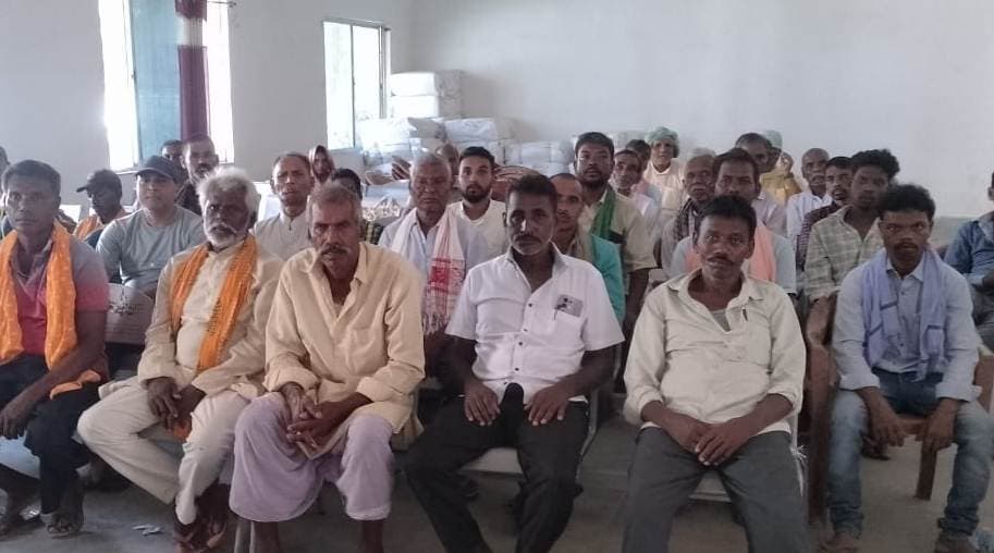 मासिक बैठक में ग्राम प्रधानों ने दिवंगत साथी को दी श्रद्धांजलि