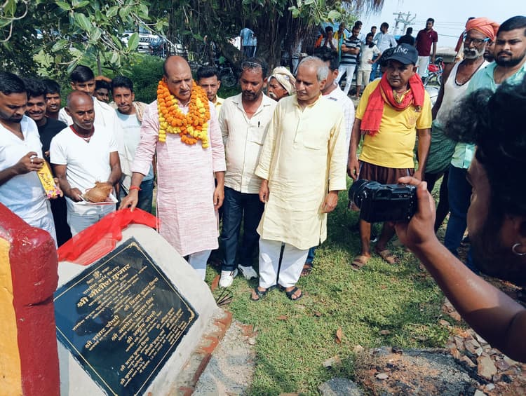 विधायक ने छह सड़कों का किया शिलान्यास