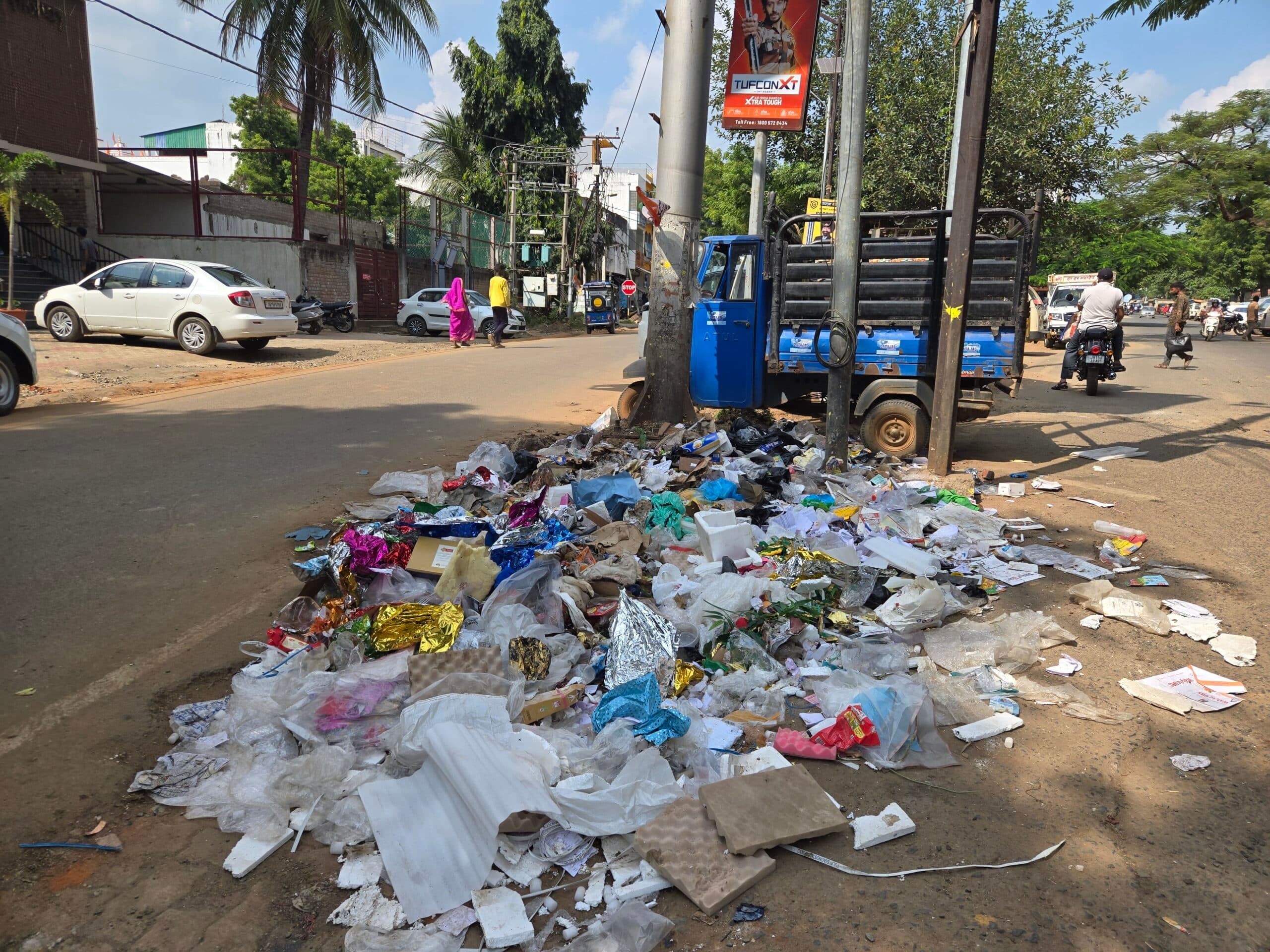 Deoghar News : डोर-टू-डोर कचरा उठाव बंद, दुर्गा पूजा से पहले संकट गहराया