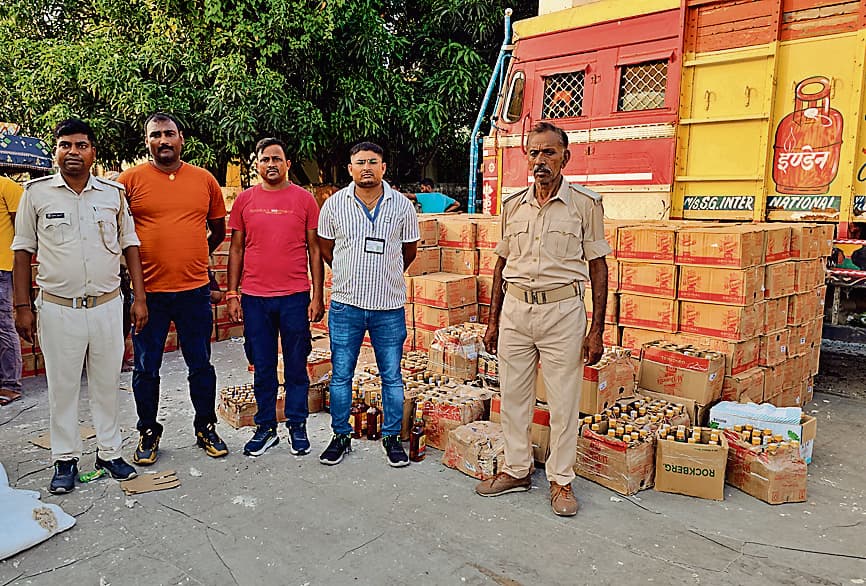 Gopalganj News : एक करोड़ की शराब के साथ ट्रक जब्त, पश्चिम बंगाल का शराब तस्कर गिरफ्तार