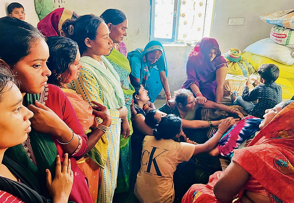 Gopalganj News : फुलवरिया में युवक को चाकू से गला रेतकर मार डाला, सड़क के किनारे फेंकी लाश