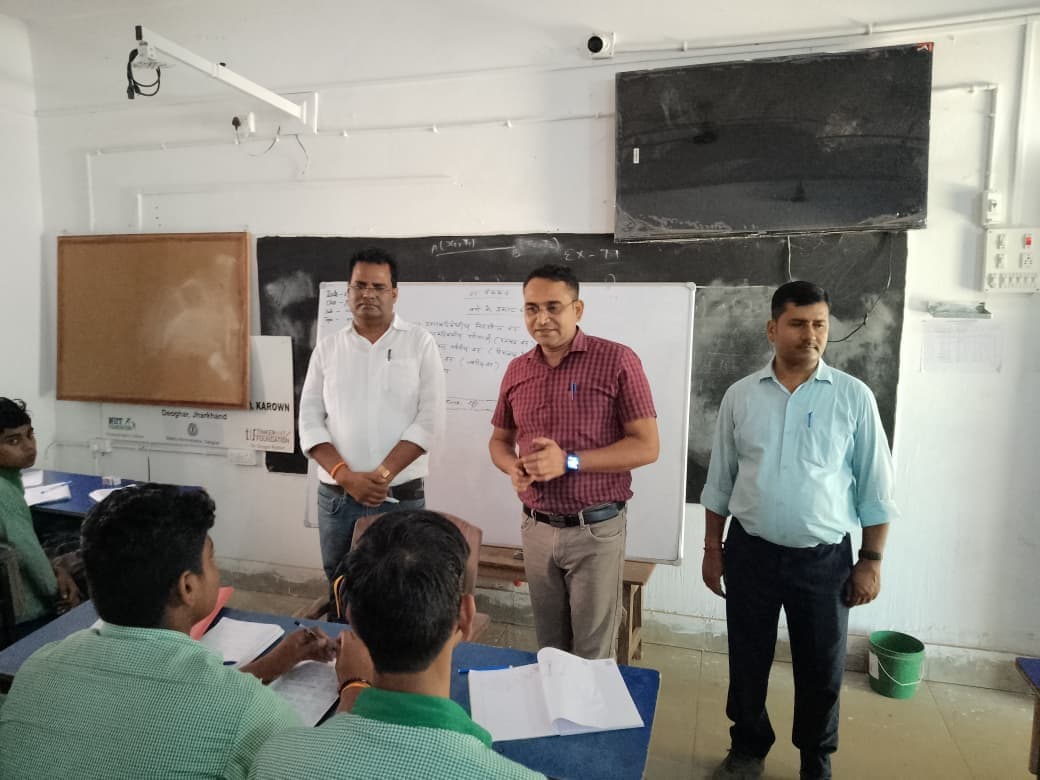 बच्चों को नियमित रूप से स्कूल भेजने की अपील