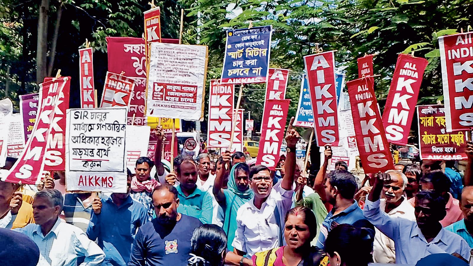 डीएम को एसयूसीआइ-सी किसान संगठन का ज्ञापन