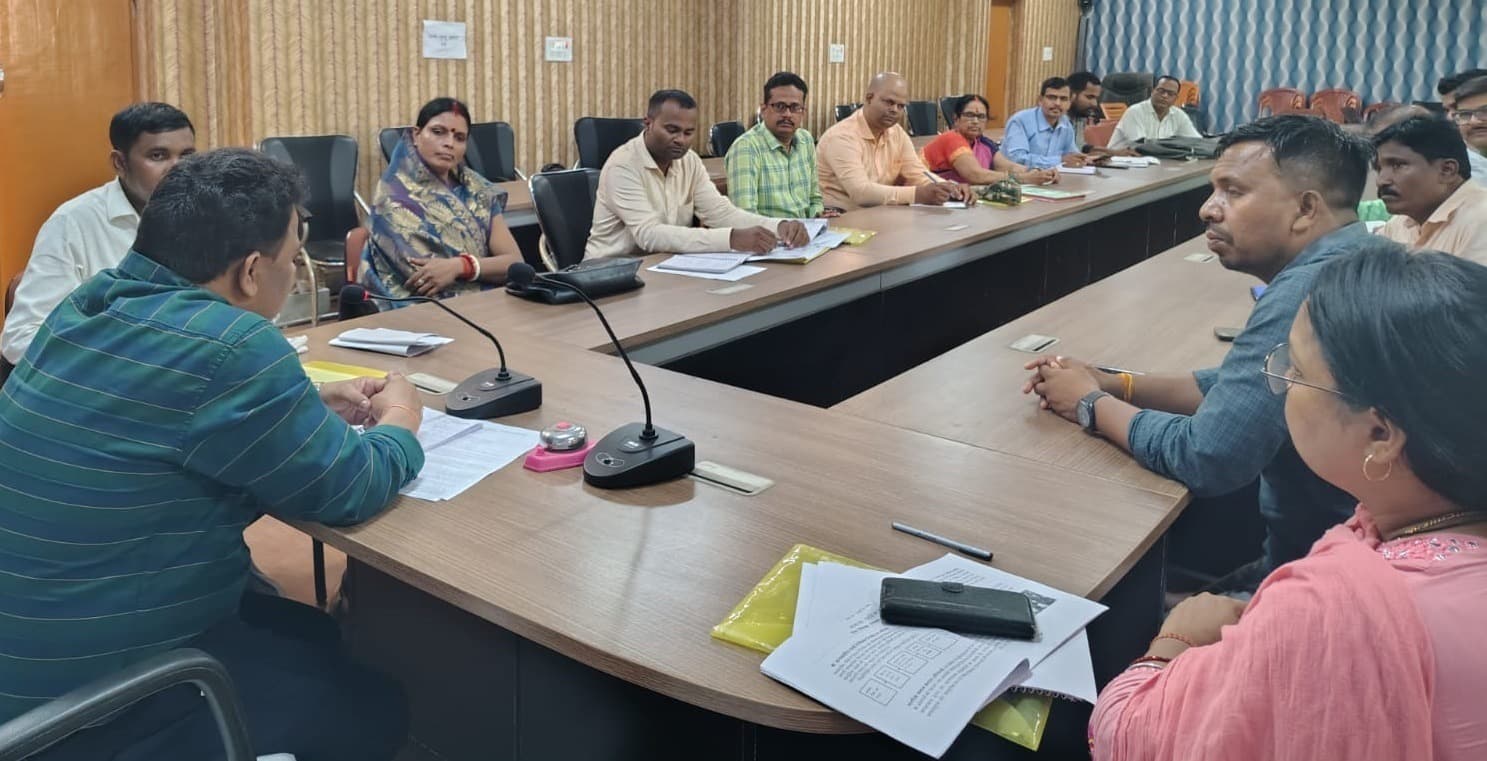 Bokaro News : आदिवासी गांवों का सर्वांगीण विकास करें सुनिश्चित : बीडीओ