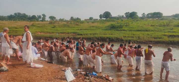 पितृपक्ष में पितरों की तृप्ति हेतु तर्पण आरंभ