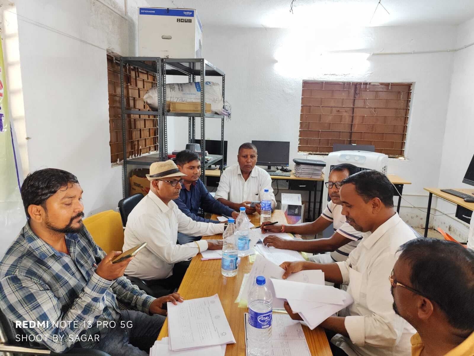 Giridih News: चार विद्यालयों की जनसुनवाई में त्रुटियों को दूर करने का निर्देश