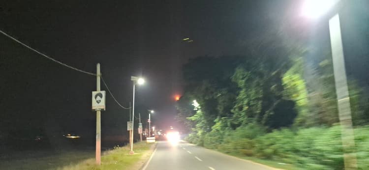 Giridih News: सोलर स्ट्रीट लाइट लगाये जाने का कार्य शुरू