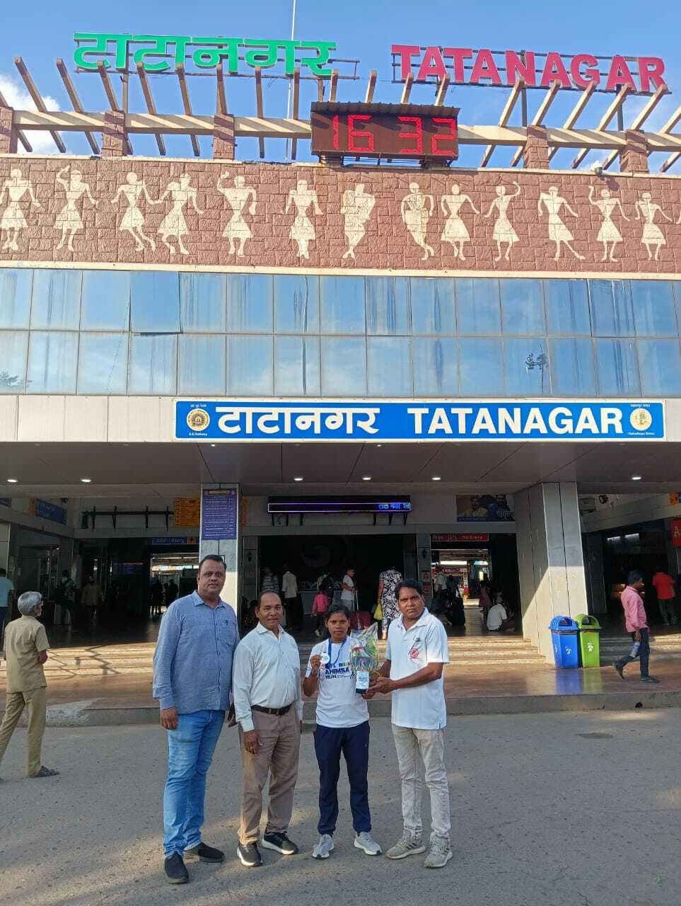 Seraikela Kharsawan News : जिले की शोभा को पेंटाथलॉन लेजर गन में मिला रजत पदक