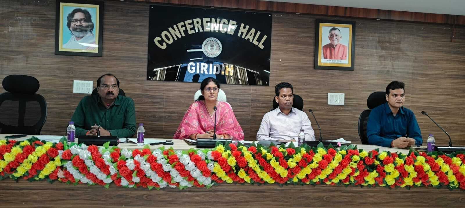 Giridih News: डीडीसी ने की योजनाओं की समीक्षा