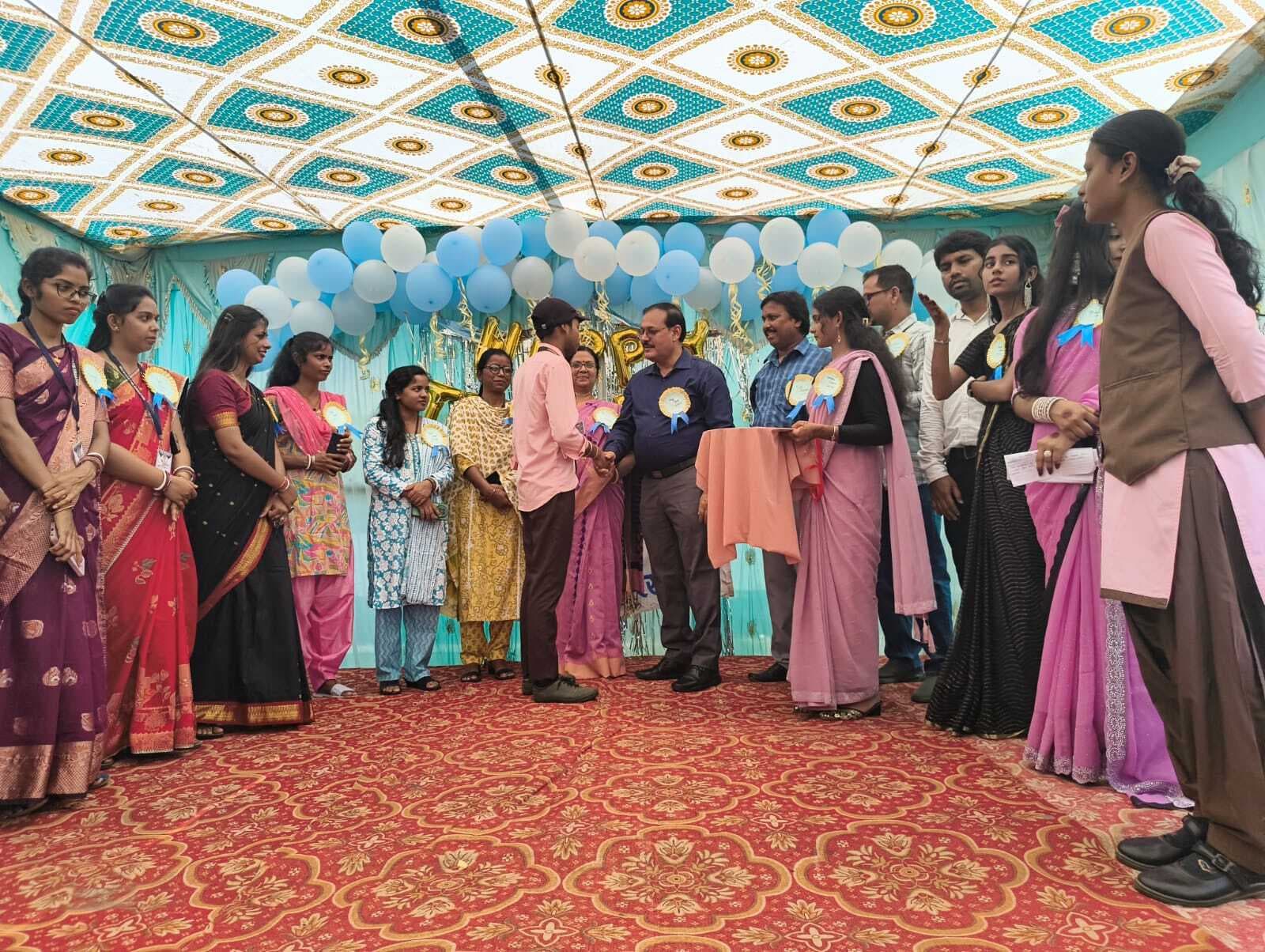 Seraikela Kharsawan News : सभ्यता व संस्कार के निर्माता हैं शिक्षक : मो मुश्ताक