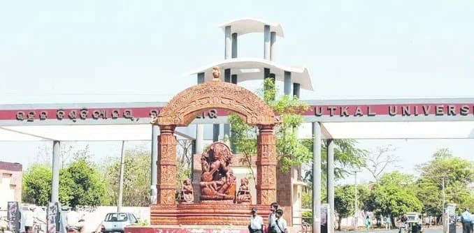 Bhubaneswar News: उत्कल विश्वविद्यालय के छात्रावास में रह रहे बाहरी लोगों को निकाला गया
