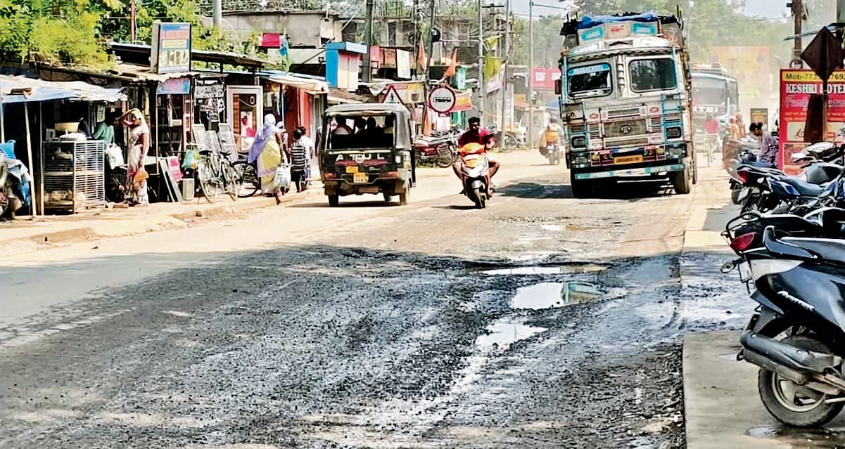 Rourkela News: 11 करोड़ हुए खर्च, फिर भी एनएच-143 की हालत खस्ता