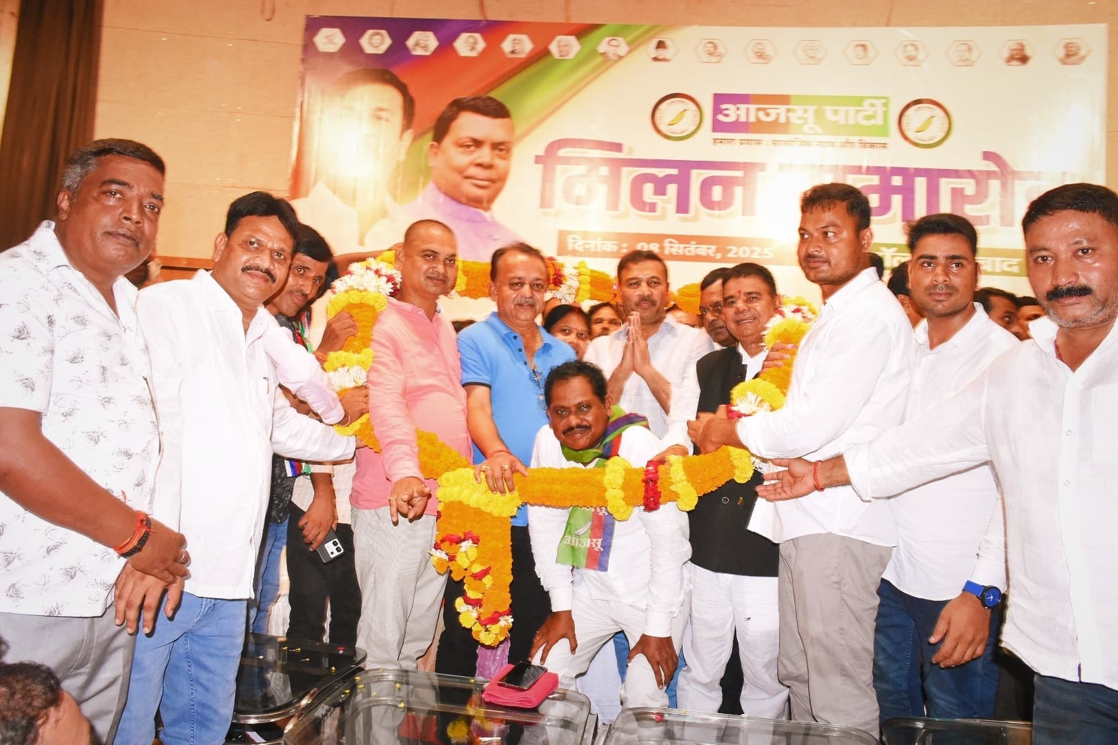 Dhanbad News : आजसू कुड़मी और सरना समुदाय के मुद्दों के साथ : सुदेश महतो