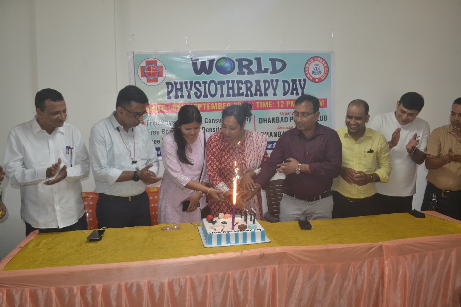 Dhanbad News : विश्व फिजियोथेरेपी दिवस पर प्रेस क्लब में स्वास्थ्य जांच शिविर का आयोजन