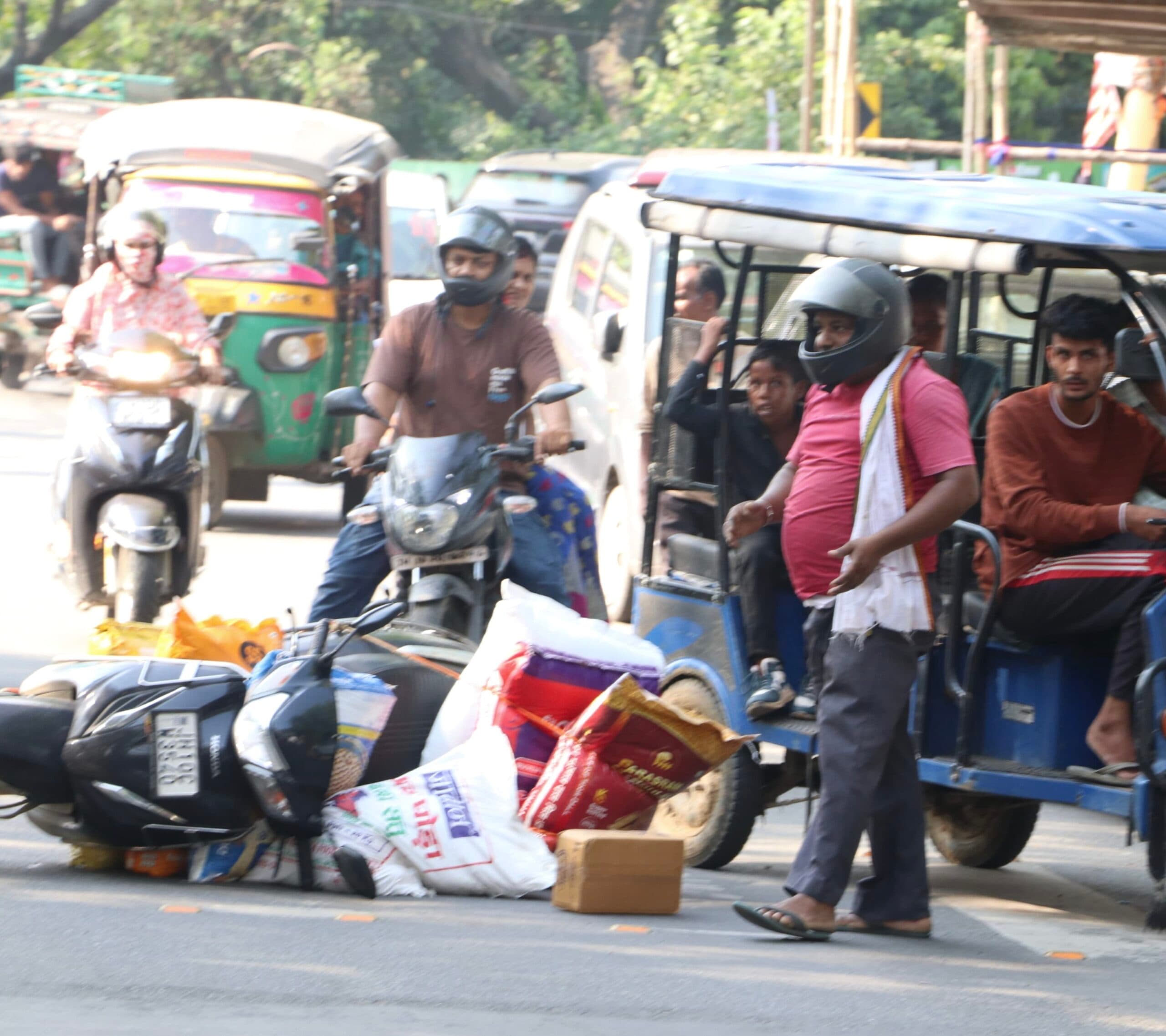 Dhanbad News : ऑटो-टोटो चालकों के पास थे अधूरे कागजात, तो कुछ चालक निकले नाबालिग