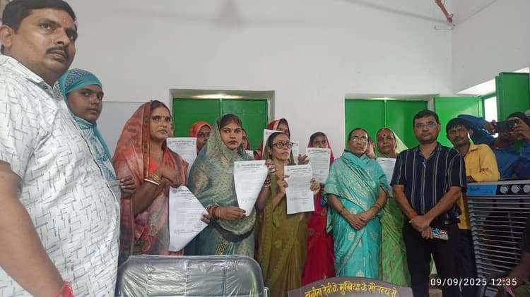 दरिहट में 10 आशाओं को दिया गया चयन पत्र