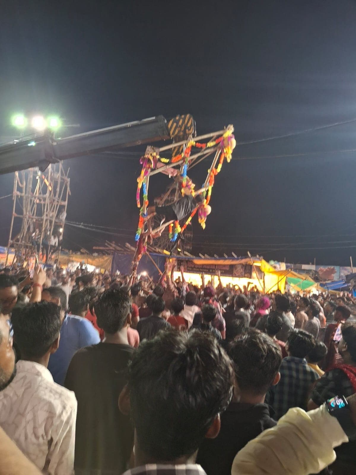 मटका फोड़ के साथ संपन्न हुआ गुलाबबाग का महागणपति महोत्सव