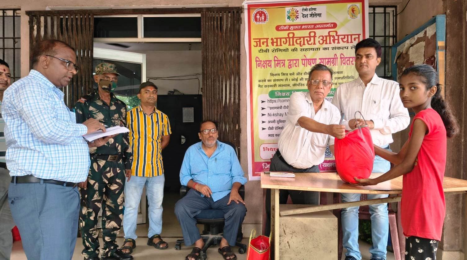 18 टीबी मरीजों को निक्षय मित्रों ने दी पोषण सहायता