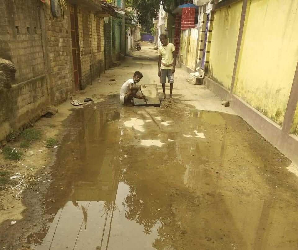सीवरेज नालियों की करायी मरम्मत