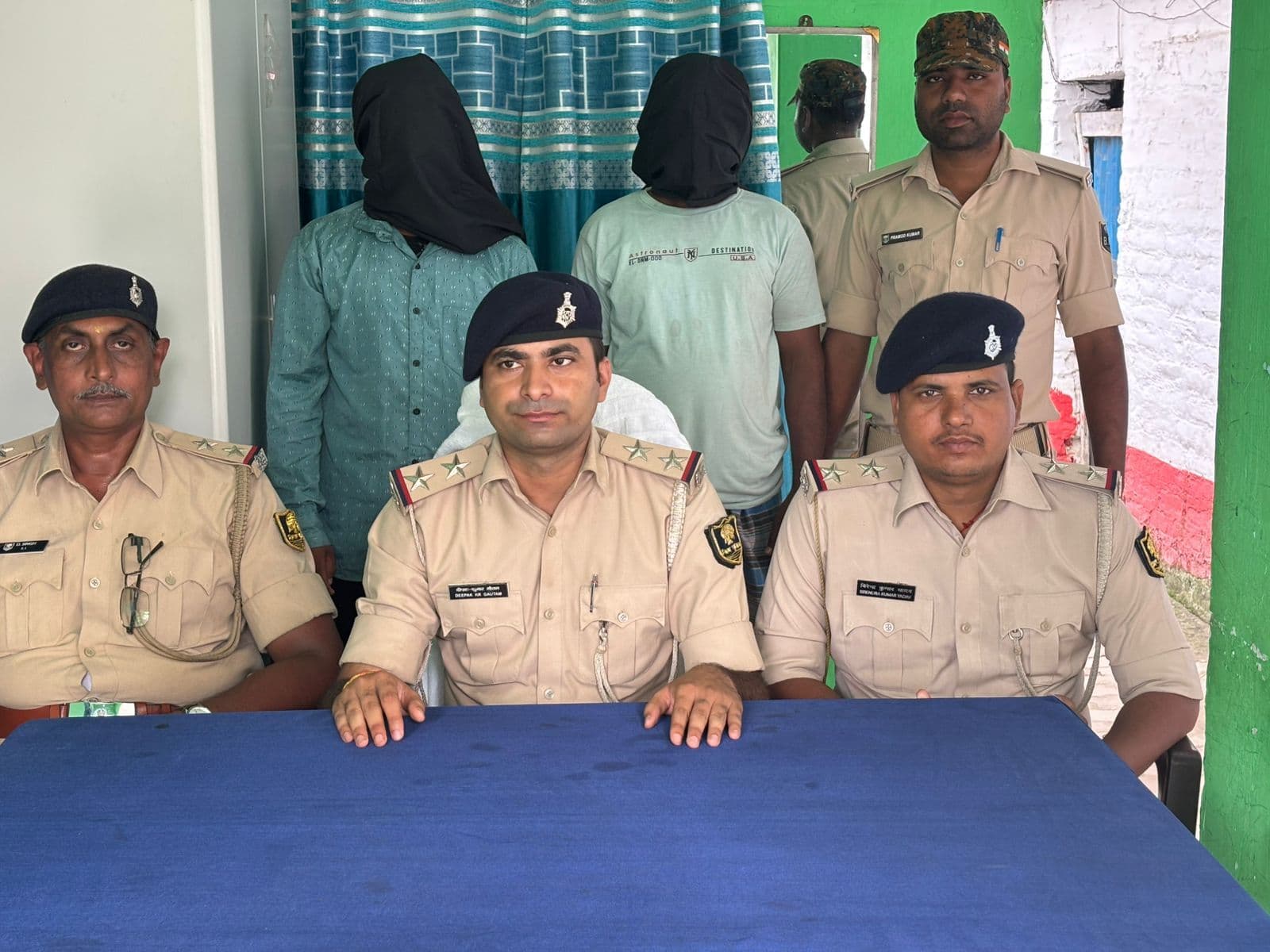 दो हत्यारोपित को गिरफ्तार कर भेजा जेल