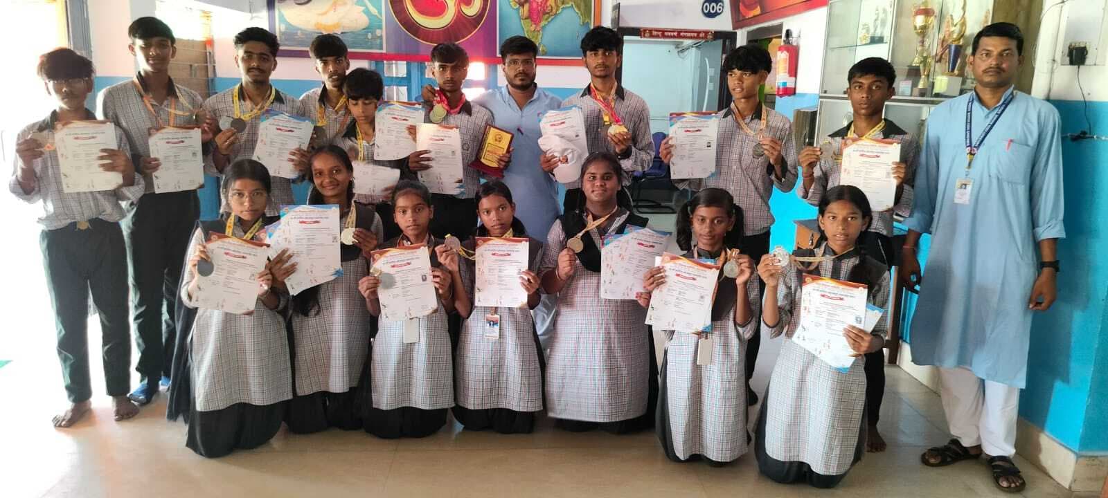 Dhanbad News : प्रांतीय खेलकूद में सविमं सिनीडीह ने तीन स्वर्ण, 11 रजत व 8 कांस्य पदक जीते