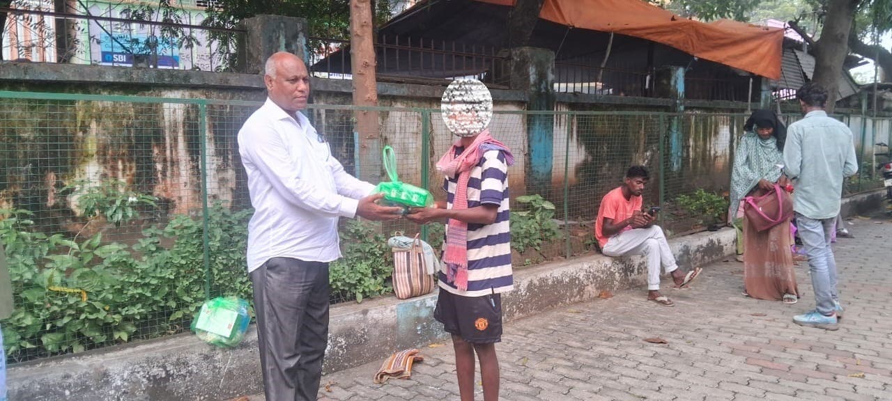 बरहेट में भी दो टीबी मरीजों को लिया गया गोद