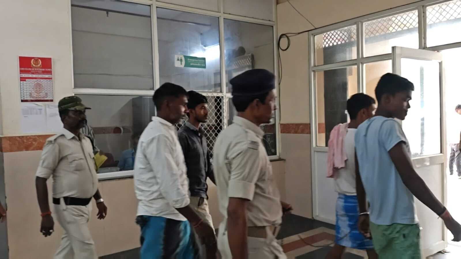 21 मवेशियों को पुलिस ने बरामद कर छह तस्करों को किया गिरफ्तार