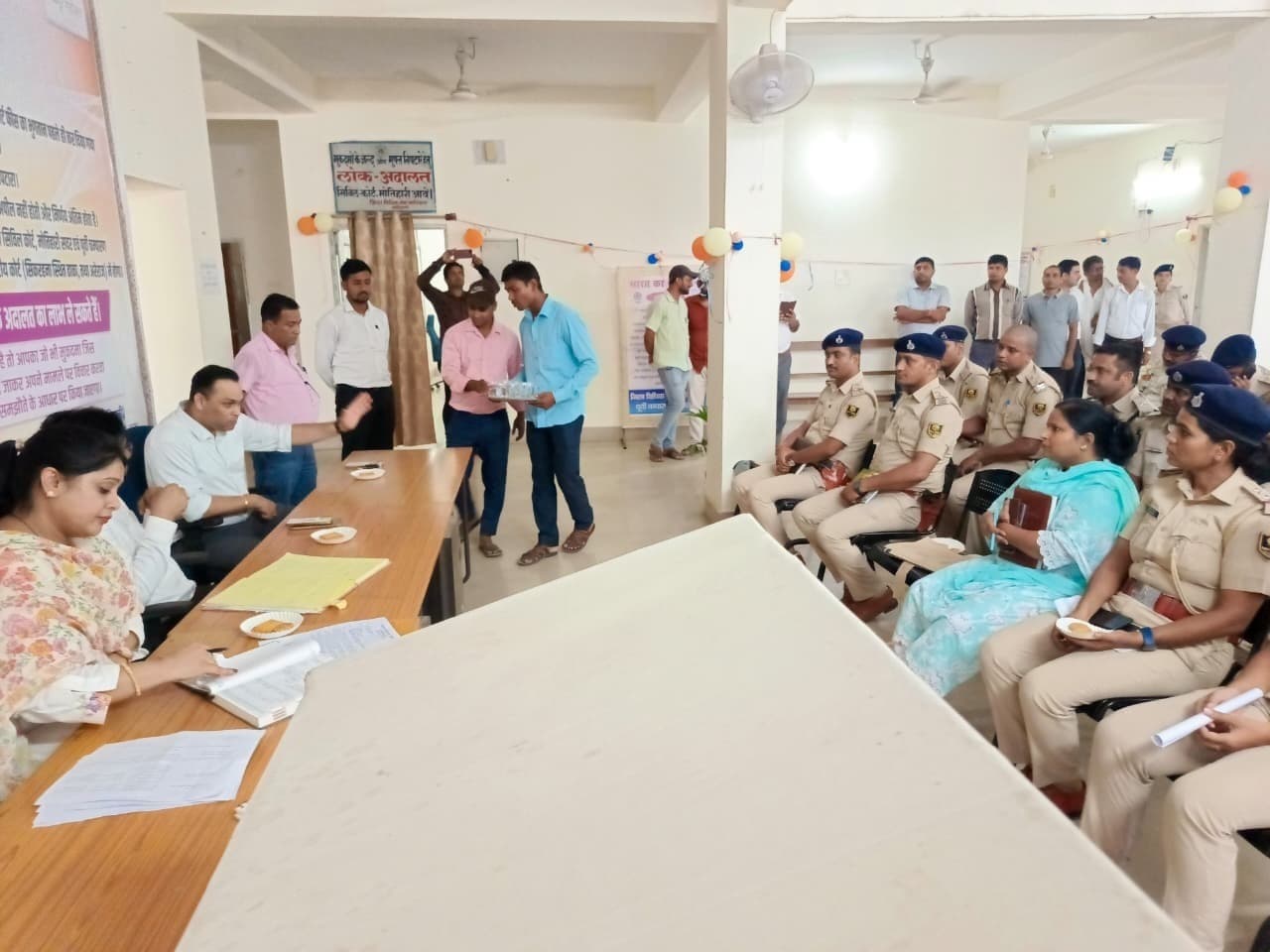 Motihari: राष्ट्रीय लोक अदालत की सफलता को ले प्रभारी सचिव ने की बैठक