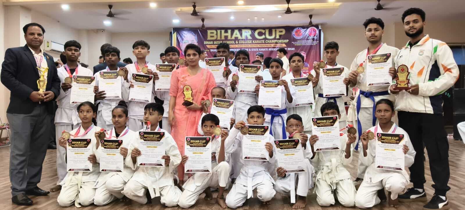 राज्यस्तरीय कराटे प्रतियोगिता में 45 खिलाड़ियों ने स्वर्ण, रजत व कांस्य पदक पर किया कब्जा