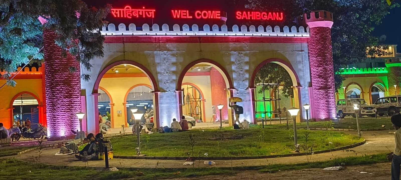 लूट-अपहरण मामले के आरोपी पुलिस पकड़ से बाहर