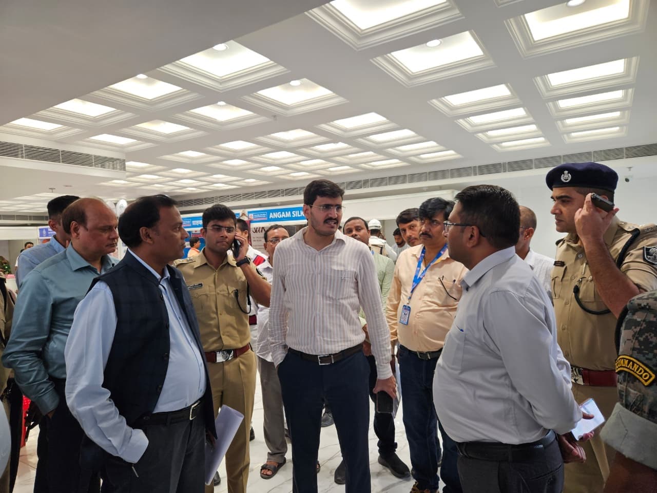 सुरक्षा व्यवस्था में किसी भी तरह की नहीं होनी चाहिए लापरवाही : डीएम